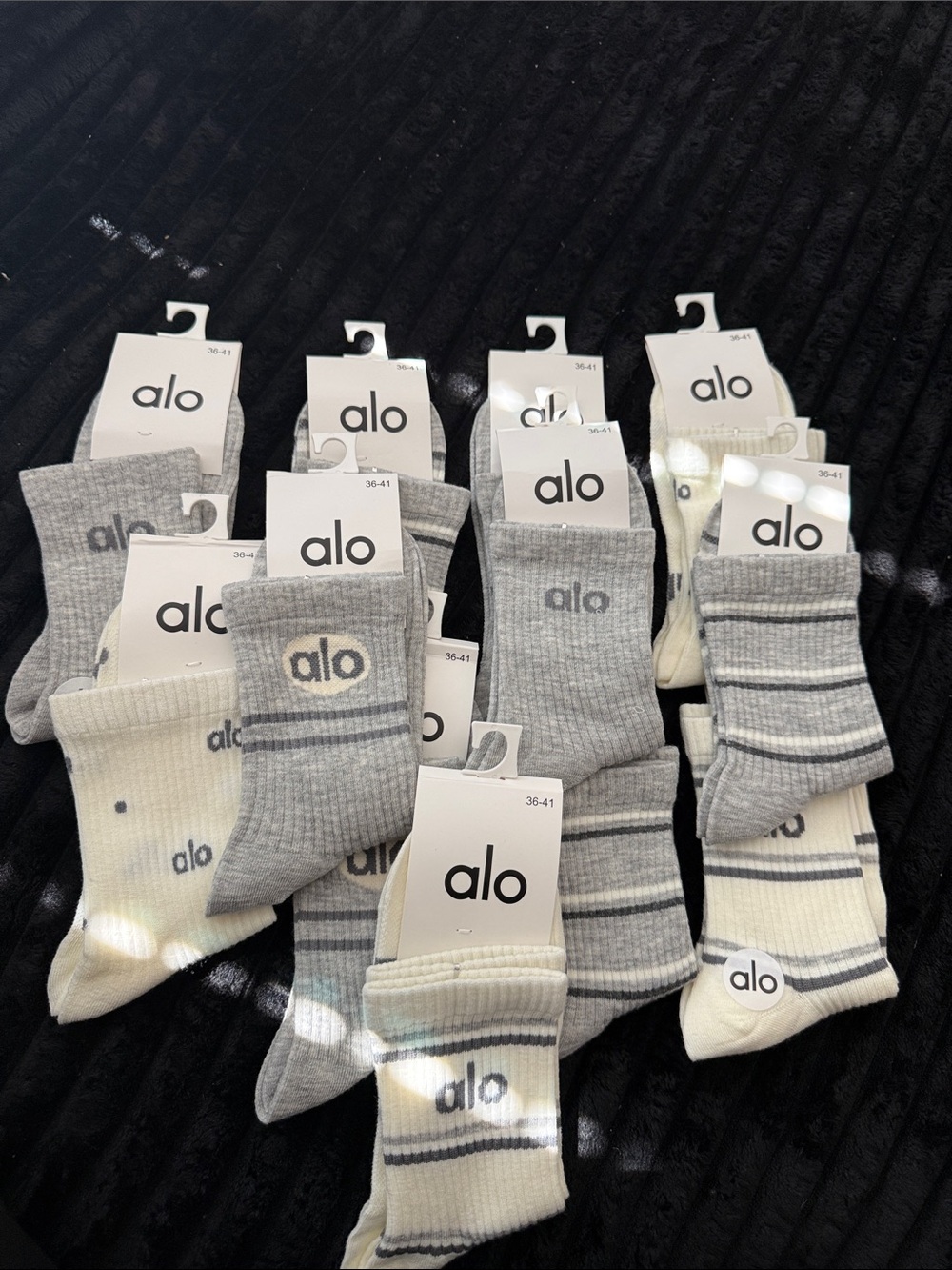 ALO Yoga Men’s Ribbed Crew Socks - Light Gray & Cream